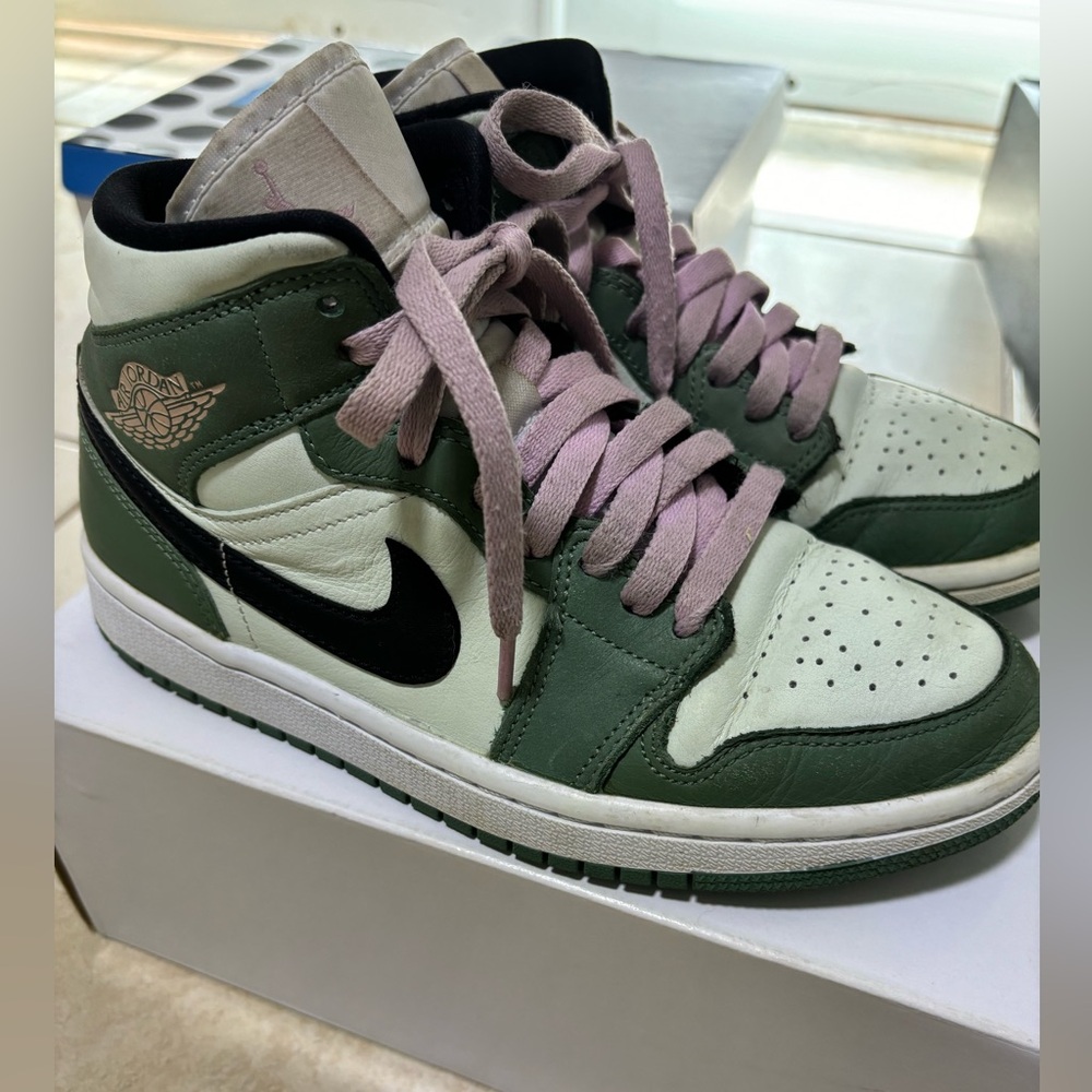 Womens air jordan 1 mid se dutch green